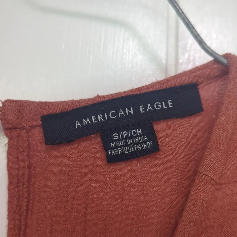 ❤️5/$25 American Eagle Outfitters Rust Ruffle Blouse_3